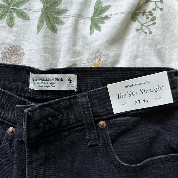 BNWT Abercrombie The 90’s Straight Jeans size 27 short - Picture 4 of 7